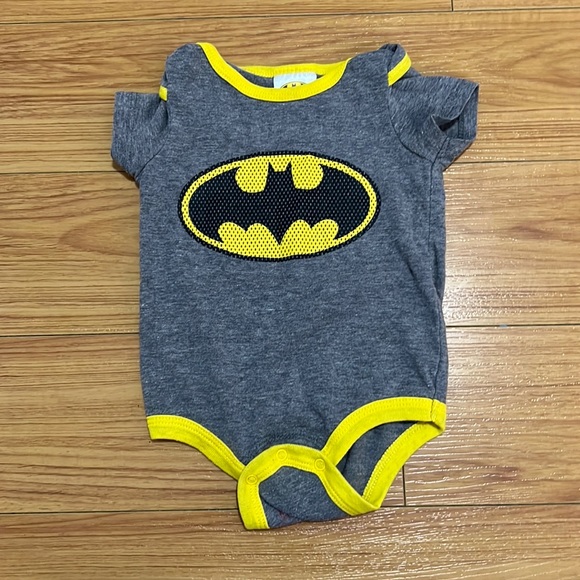 Batman baby body suit - Picture 1 of 3